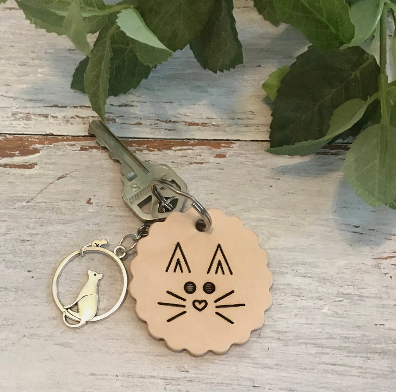 Minimalist Cat Face Keychain